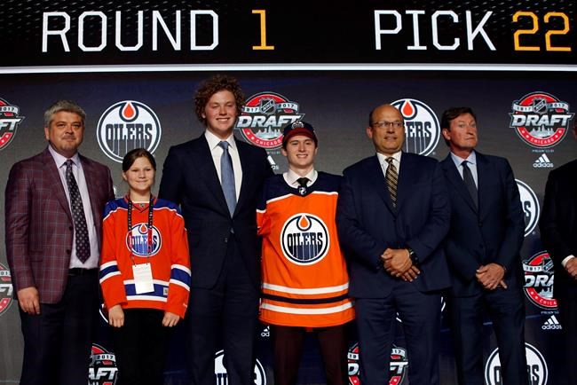 Oilers sign first round pick Kailer Yamamoto to three-year entry-level deal | iNFOnews.ca Oilers sign first round pick Kailer Yamamoto to three-year entry-level deal | iNFOnews.ca