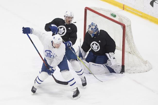 Leafs coach Mike Babcock uncertain if Leo Komarov will be ready for Game 3 | iNFOnews.ca