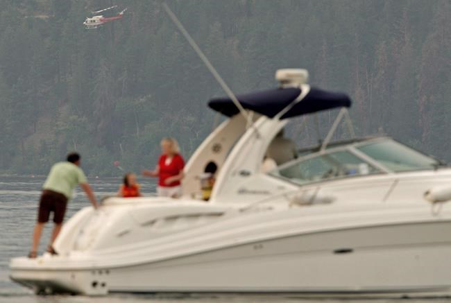 B.C. firefighters repeatedly impeded by recreational boaters on Okanagan Lake | iNFOnews.ca CP979531322