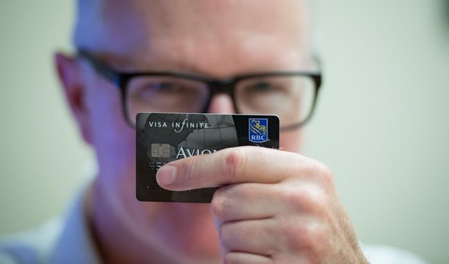 Giving teens a credit card early may teach financial lessons early | iNFOnews.ca