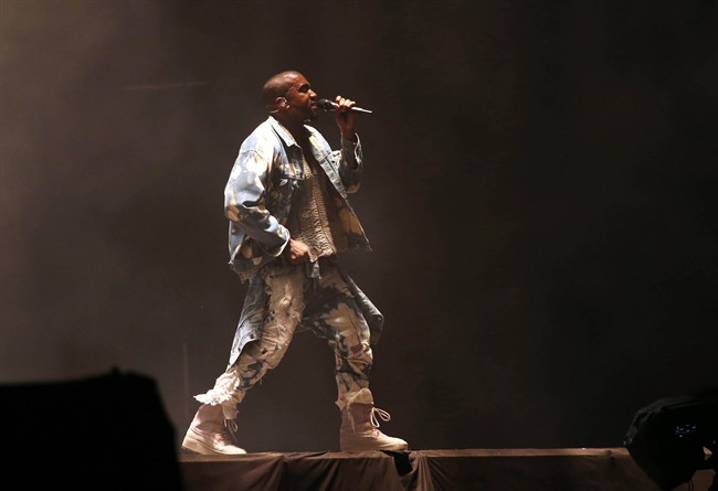 Crowd cheers Kanye at Pan Am close, until faulty mic doesn't let rapper finish | iNFOnews.ca CP33967300