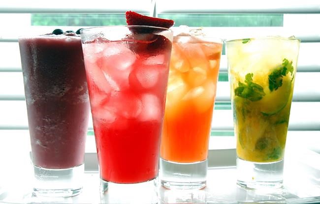 Bars in Quebec town to give free non-alcoholic drinks to designated drivers | iNFOnews.ca CP1139373884