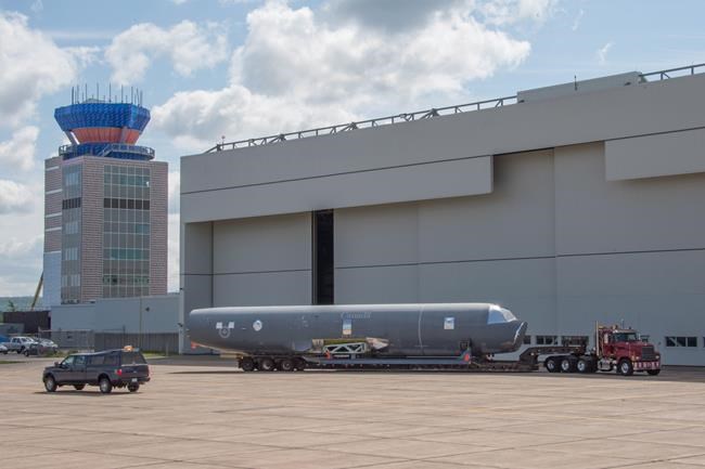 Giant Canadian Forces aircraft taking the long road to new home in Ontario | iNFOnews.ca