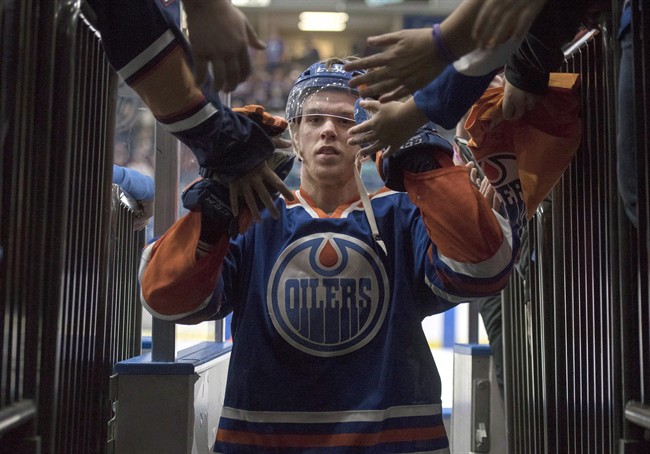 Connor McDavid's arrival drives Oilers' ticket sales outside of Edmonton | iNFOnews.ca CP34771352