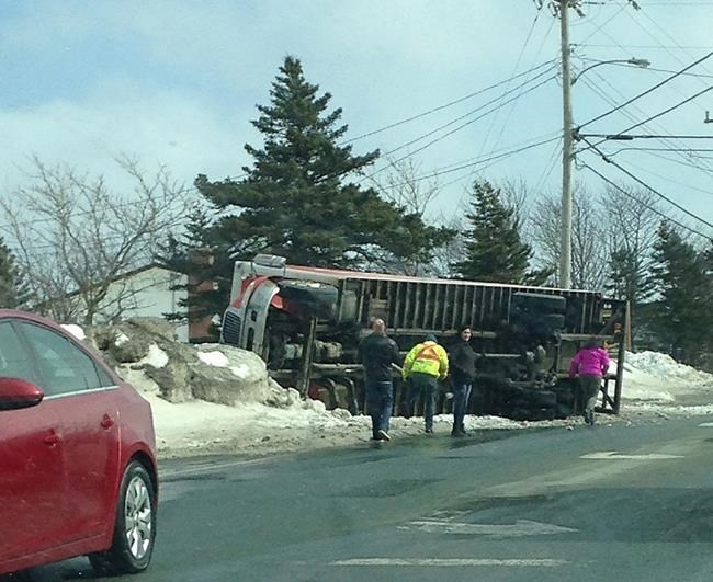 Hurricane-force winds wreak havoc in Newfoundland, bringing traffic to a halt | iNFOnews.ca