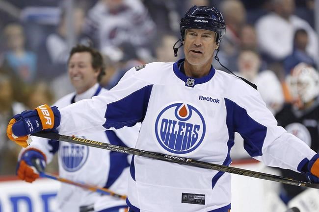 Messier looking for ways to get kids back into the game of hockey | iNFOnews.ca