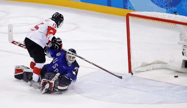 Two-time Olympian Melodie Daoust makes world hockey championship debut | iNFOnews.ca CP1929656621