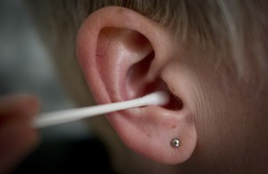 Give cotton swabs a miss: ear wax Nature's way to protect mechanisms of hearing, MDs say | iNFOnews.ca CP27994606