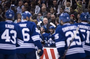Maple Leafs coach get his mumps shot as team tries to avoid widespread outbreak | iNFOnews.ca CP31113129