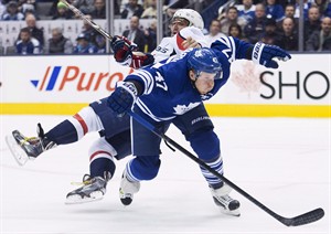 Komarov, Robidas out for Leafs, who return from road to face Hurricanes | iNFOnews.ca CP31538841