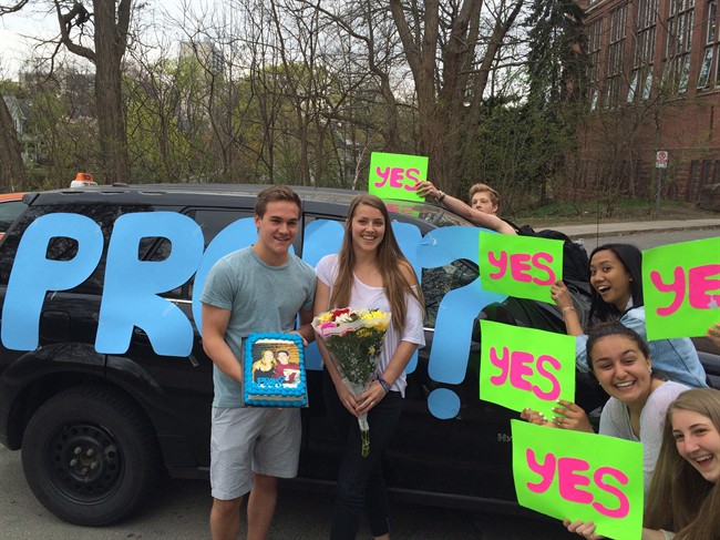 Popping the question in style: Social media helps propel popularity of promposals | iNFOnews.ca CP32975942