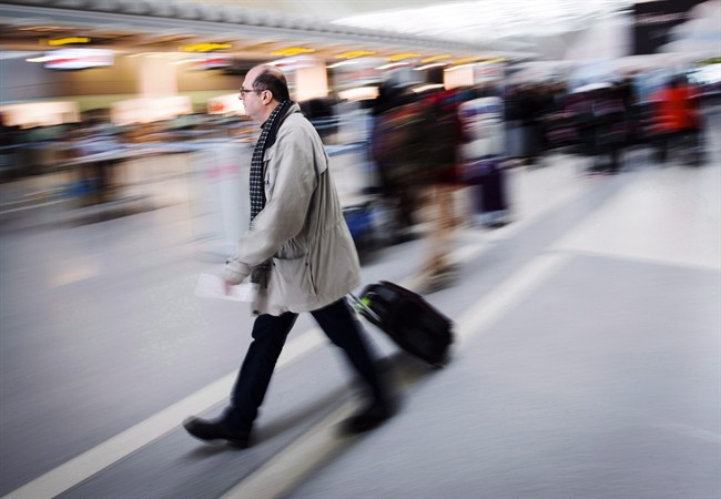 Air Canada about to start checking to ensure carry-on bags meet regulations | iNFOnews.ca CP33177060