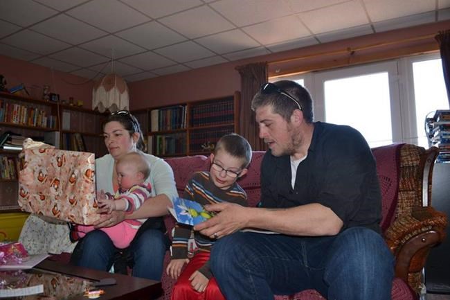 Carpenter rescues N.S. couple trapped in flooding car: 'I'll get you out' | iNFOnews.ca CP1130193842