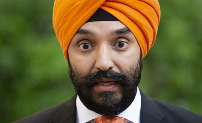 Liberals looking to balance tensions between telecom carriers, consumers | iNFOnews.ca