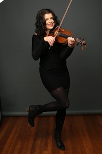 After playing for Led Zeppelin, Blue Rodeo, Toronto fiddler Anne Lindsay goes solo | iNFOnews.ca After playing for Led Zeppelin, Blue Rodeo, Toronto fiddler Anne Lindsay goes solo | iNFOnews.ca