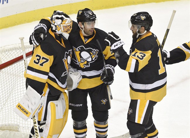 Penguins forward Pascal Dupuis taken to hospital as precaution, team says | iNFOnews.ca CP35230196