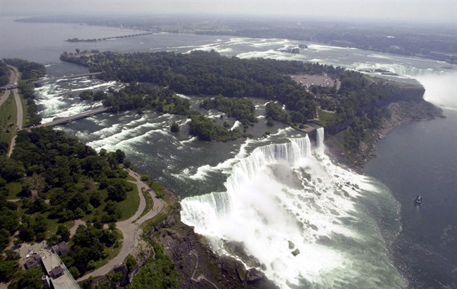 Plan to dry American Falls at Niagara to repair bridges could be Canadian tourist boon | iNFOnews.ca CP36192507