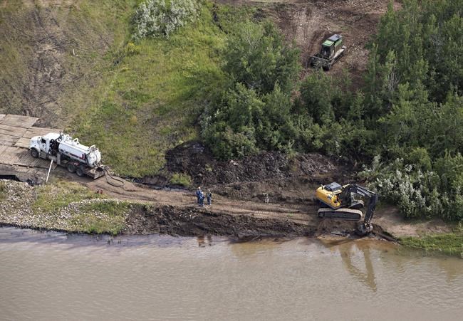 First Nations lawsuit blames government inaction for Husky oil spill | iNFOnews.ca