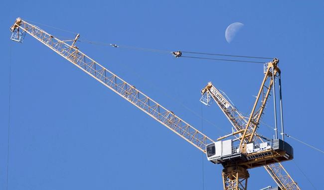 Quebec crane operators continue strike despite order to return to work | iNFOnews.ca