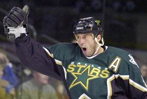 Mike Modano's Hall of Fame career took off with Prince Albert Raiders | iNFOnews.ca CP30726877