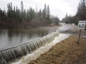 Several Ontario communities grappling with floods as rivers swell | iNFOnews.ca CP23024735