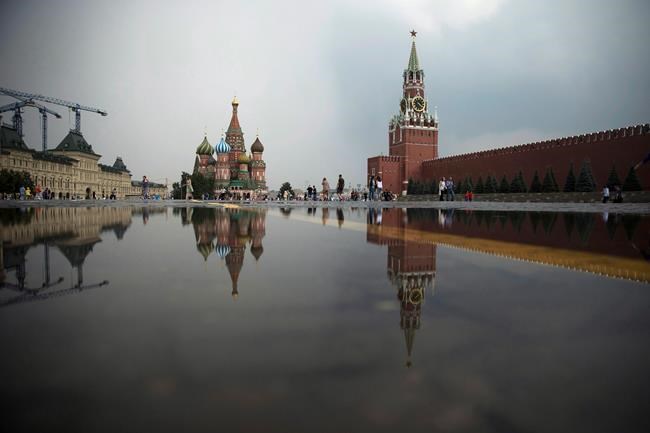 Canadian resident says clerical error caused govt to revoke status | iNFOnews.ca CP385043169