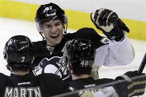 Crosby expected to sign long-term contract extension worth $104.4 million | iNFOnews.ca CP19229598