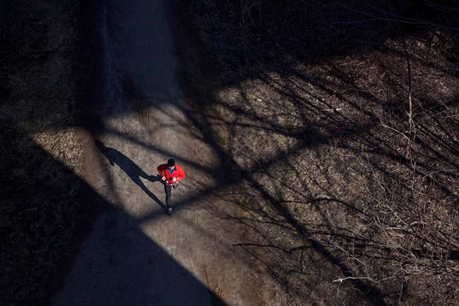 How to use running clubs, apps and discount gyms to get fit on the cheap | iNFOnews.ca How to use running clubs, apps and discount gyms to get fit on the cheap | iNFOnews.ca