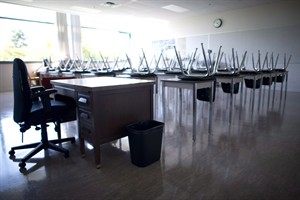 Striking B.C. teachers vote for binding arbitration with provincial government | iNFOnews.ca CP29831182