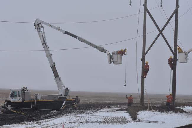 Roughly 9,000 still without power in Manitoba after snowstorm | iNFOnews.ca