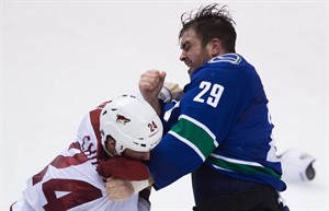 Canucks, Comets part ways with tough guy Tom Sestito | iNFOnews.ca CP32018154