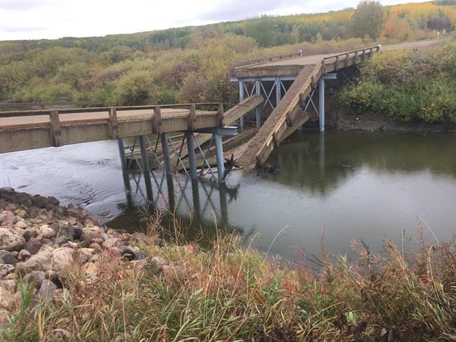 New bridge collapses into river in rural Saskatchewan hours after opening | iNFOnews.ca