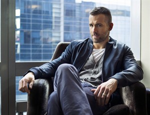 Charge recommended after car hit actor Ryan Reynolds in Vancouver | iNFOnews.ca CP32677533