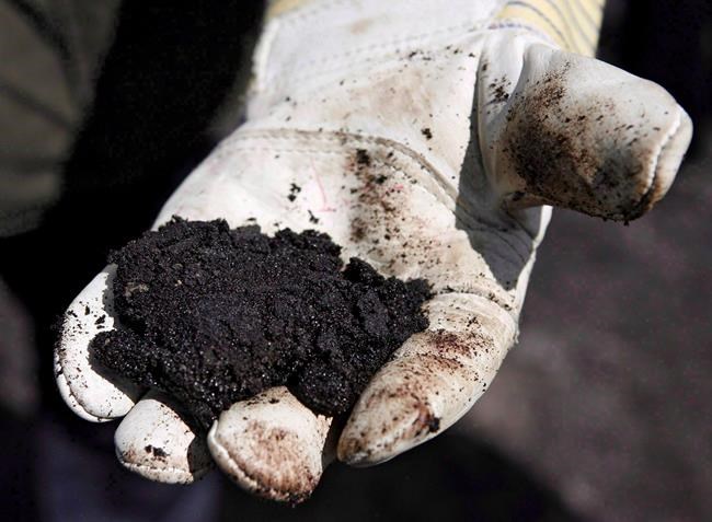 Oilsands firms considering diluent recovery units to boost crude-by-rail volumes | iNFOnews.ca CP281799028