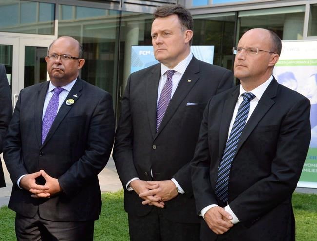 Halifax mayoral candidates agree to forego lawn signs to send pro-green message | iNFOnews.ca