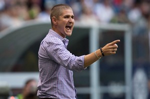 Whitecaps re-sign head coach Carl Robinson, staff, to multi-year extensions | iNFOnews.ca CP31530199