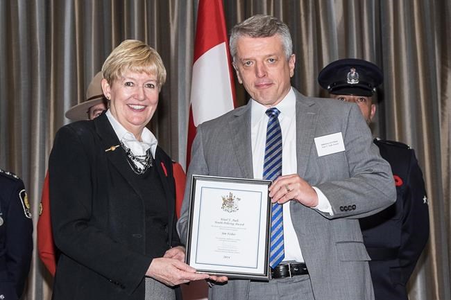 Senior Vancouver police officer charged with sex crimes and breach of trust | iNFOnews.ca
