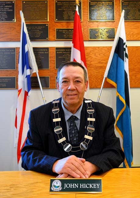 Mayor makes 'superhuman' effort to get help after being shot in face | iNFOnews.ca