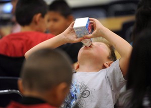 Kids who drink non-cow's milk twice as likely to have low vitamin D, study finds | iNFOnews.ca CP30355706