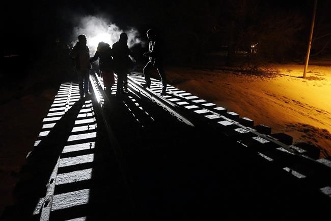 Pregnant asylum seeker rescued from snow trying to cross Manitoba border | iNFOnews.ca