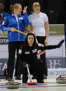 Jones and Nedohin lift Team North America into lead at Continental Cup curling | iNFOnews.ca Jones and Nedohin lift Team North America into lead at Continental Cup curling | iNFOnews.ca