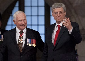 Harper extends term of Gov. Gen. David Johnston by two more years | iNFOnews.ca CP32328708