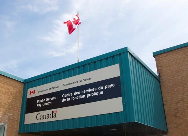 Government workers angry, frustrated, as they try to report Phoenix overpayments | iNFOnews.ca