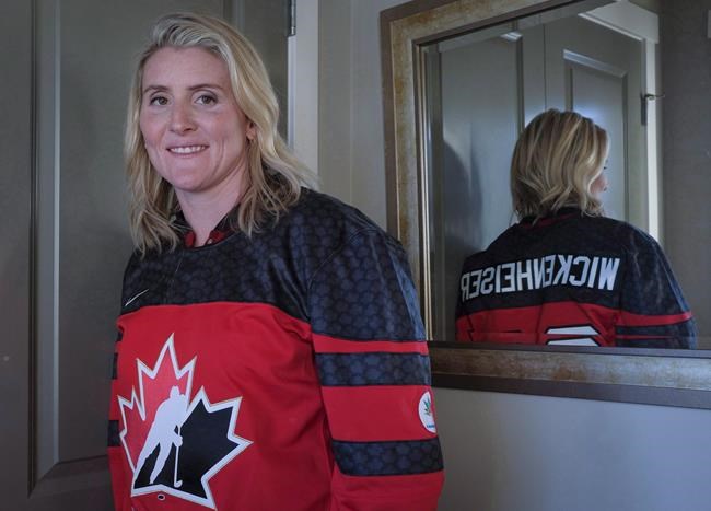 Former women's hockey star Wickenheiser to donate brain to concussion research | iNFOnews.ca