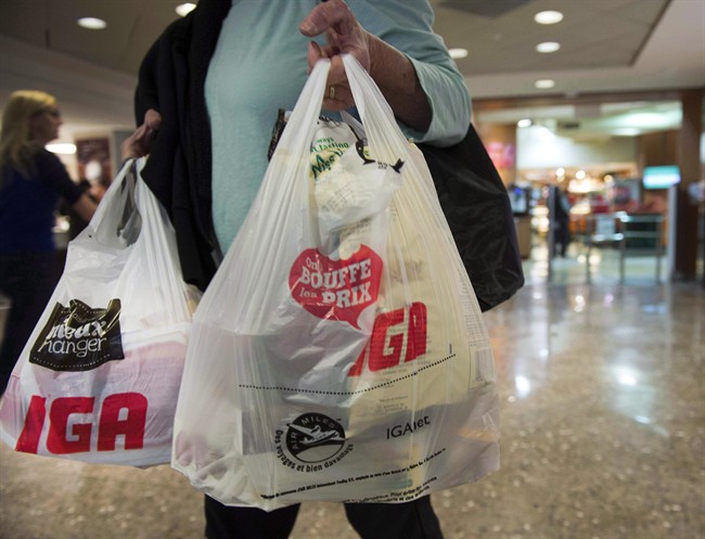 Plastic industry wants Montreal suburb to halt proposed shopping bag ban | iNFOnews.ca CP36351336