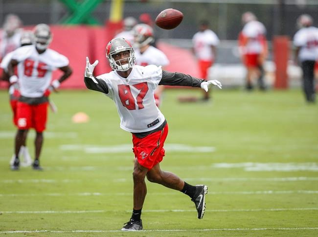 Speedy receiver Walker re-signs with Edmonton Eskimos after NFL tryout | iNFOnews.ca