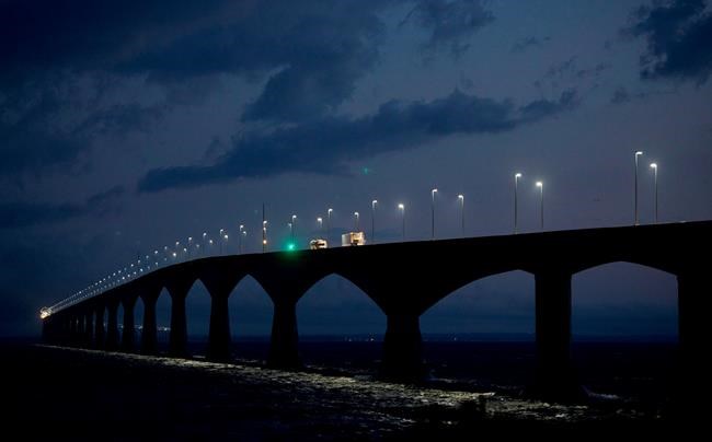 'Very intense' windstorm rocks Maritimes, heads toward Newfoundland | iNFOnews.ca