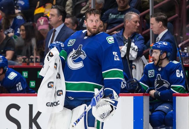 Canucks' Markstrom undergoes 'minor' procedure, will be re-evaluated in 2 weeks | iNFOnews.ca