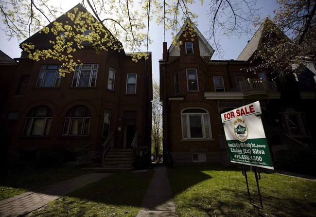 Toronto and Vancouver markets charge ahead despite mortgage rule changes | iNFOnews.ca CP36979991