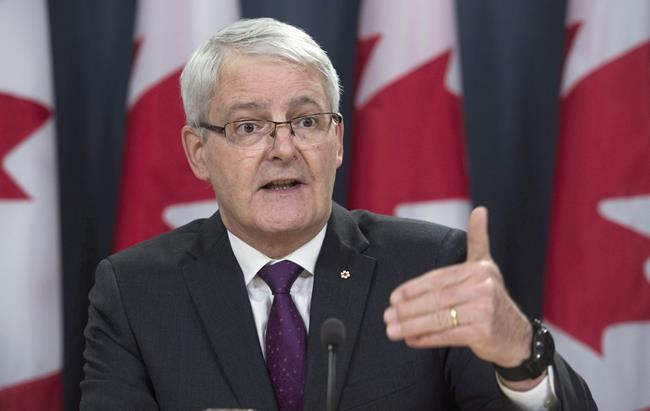 Garneau calls for tough national standard for distracted drivers using cellphones | iNFOnews.ca